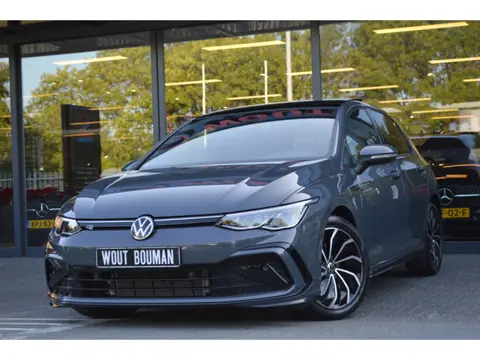 Volkswagen Golf 1.5 eTSI R-Line DSG Led Panorama Acc Sfeer CarPlay Trekhaak Pdc