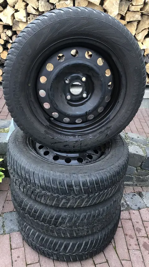 Winterbanden set op velg 185 / 65 / R15 88T.
