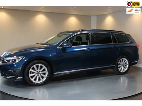 Volkswagen Passat Variant 1.4 TSI PHEV GTE Business *Massage* Pano|Leer|Carplay|Trekhaak|360 Camera