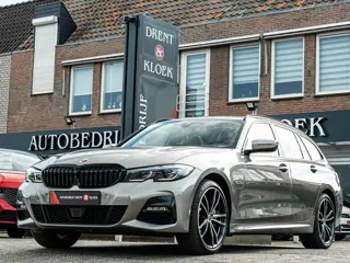 BMW 3 Serie Touring 330e xDrive High Exe M-Sport PANO HUD CAMERA MEMORY M-SPORT STOELEN OXIDGRAU BOM
