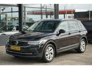Volkswagen Tiguan 1.5 TSI Life Business | PANO | trekhaak | leer