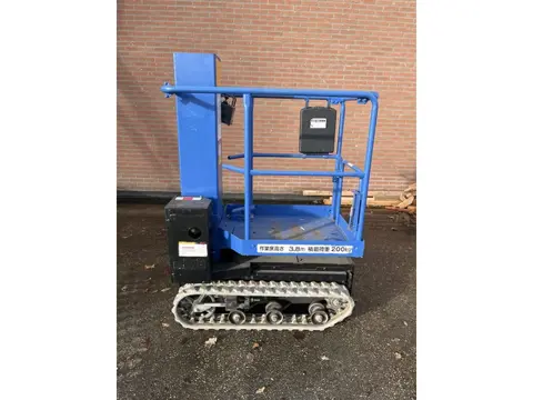 Kleine rups hoogwerker Aichi RM04B ( bouwjaar 2012)