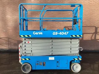 Schaar hoogwerker Genie GS4047 ( met nieuwe batterijen)