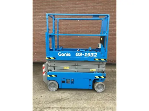 Gebruikte schaar hoogwerker Genie GS1932 (nieuwe batterijen)