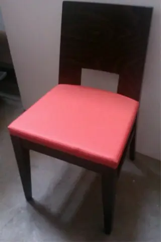 COMMERCIEEL INTERIEUR TAFELS+STOELEN