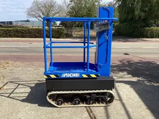 Kleine rups hoogwerker Aichi RM04B