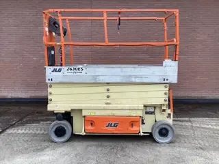 Gebruikte schaarhoogwerker JLG 2630es