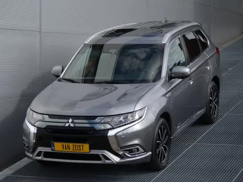 Mitsubishi Outlander PHEV 2.4 INSTYLE 4WD | PLUG IN HYBRID | FULL OPTIONS | ADAPTIEF CRUISE | SCHUIF