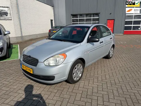 Hyundai Accent € 2850,-1.4i Dynamic Apk 2027 Airco Trekhaak
