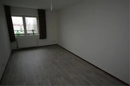 Te huur ruime en luxe kamer