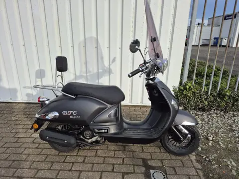 BTC Legend scooter uit 2019. in nieuwstaat