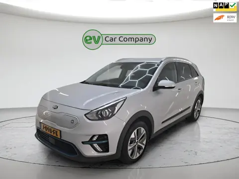 Kia E-Niro DynamicLine 64 kWh | SOH 99% | Trekhaak | Camera | Stoel- en stuurverwarming | 1e Eigenaa