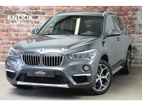 BMW X1 sDrive20i High Executive xLine Automaat / Navigatiesysteem Plus / Leder / Trekhaak / Panorama
