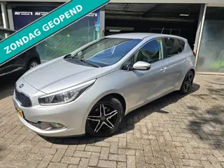 Kia Cee'd 1.6 GDI Super Pack | 3/6 OF 12MND GARANTIE | CAMERA | NAVI | CRUISE | LMV |