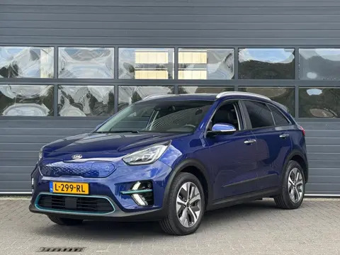 KIA E-NIRO EXECUTIVELINE 64 KWH (100% SOH) I V/D EERSTE EIGENAAR I SCHUIF/KANTELDAK I 3-FASE LADEN