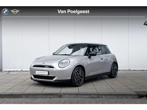 MINI 3-Deurs Cooper E Classic Pakket L / Harman Kardon / Head Up / Glazen Dak / Driving Assistant / 