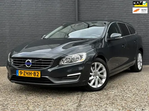 Volvo V60 1.6 D2 Kinetic PANO|TREKHAAK|NAVI|PDC