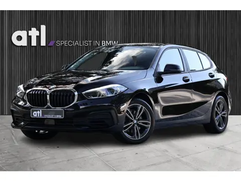 BMW 1-serie 116i Aut | Carplay | LED | Navi | Stuurwielverwarming | Stoelverwarming | Sportstoelen |