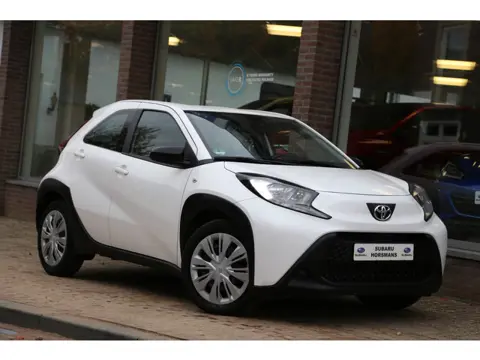 Toyota Aygo X 1.0 VVT-i MT Play Navi CarPlay Camera ACC