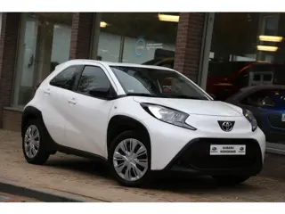 Toyota Aygo X 1.0 VVT-i MT Play Navi CarPlay Camera ACC