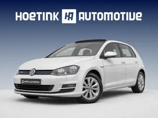 Volkswagen Golf 1.2 TSI Connected Series | Pano | R-Line stoelen | Volledig onderhouden