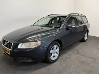 Volvo V70 2.0 146pk Momentun Trekhaak 1500kg/ Leer/ Cruise/ Spoiler/ LMV/ PDC