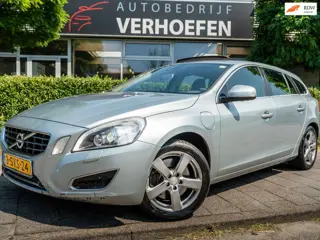 Volvo V60 2.4 D6 AWD Plug-In Hybrid Pure Limited - PANORAMADAK - AUTOMAAT - STOELVERW - PARK CAMERA 