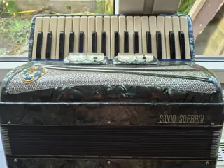 Mooie Accordeon Silvio Soprani te koop