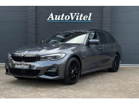 BMW 3 Serie Touring 330e M Sport | Head-up | Sportleder | 19' Inch Breedset | Comfort Access | Trekh