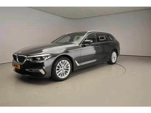 BMW 5 Serie Touring 520i Luury Line / HIFI / Park assist / Leder / Trekhaak / Comfortstoelen / LED /