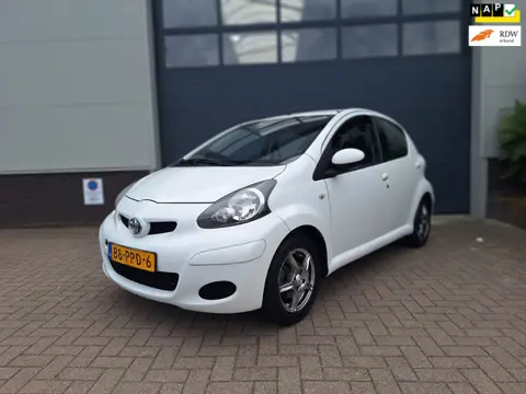 Toyota Aygo | 1.0-12V Comfort Navigator | Navigatie | Elektrische ramen |