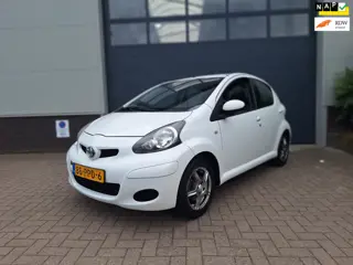 Toyota Aygo | 1.0-12V Comfort Navigator | Navigatie | Elektrische ramen |
