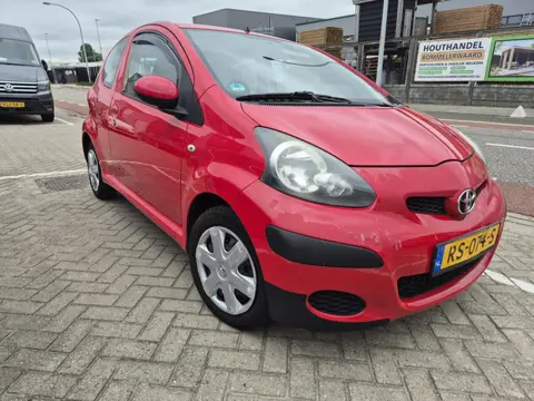 Toyota Aygo 1.0-12V Aspiration APK tot 2027 (bj 2010)