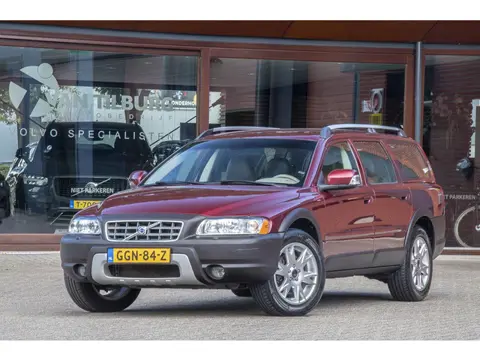 VOLVO XC70 2.5 T MOMENTUM