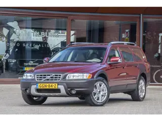 VOLVO XC70 2.5 T MOMENTUM