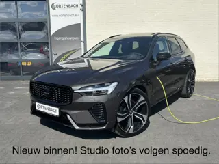 Volvo XC60 2.0 T8 Plug-in hybrid AWD R-Design | Luchtvering | Zwenkbare trekhaak | Panorama dak | Me