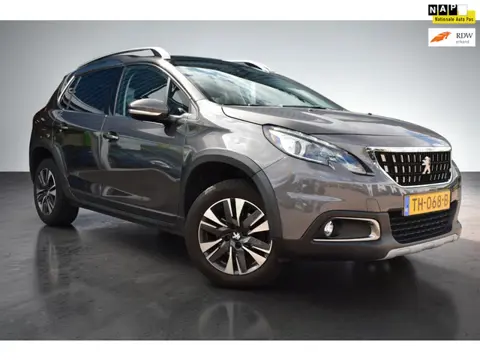 Peugeot 2008 1.2 PureTech Allure, Camera, Trekhaak, Carplay, Panoramadak, nieuwe dist. riem, 1/2 led