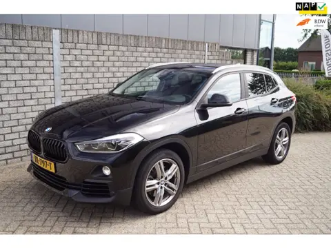 BMW X2 SDrive20i High Executive Autom Leder Stoelverw Navi Camera Clima Head-Up LED Kopl Cruise 2x P