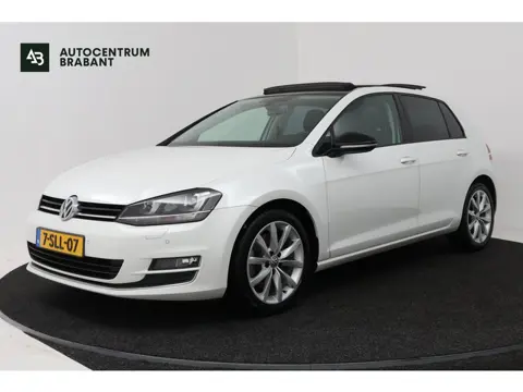 Volkswagen Golf 1.4 TSI ACT Highline (PANORAMADAK, TREKHAAK, CAMERA, STOELVERWARMING, NAVIGATIE, PAR