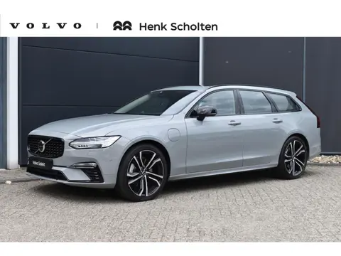 Volvo V90 T8 Plug-in hybrid AWD Ultra Dark | Luchtvering | Trekhaak | Panoramadak | Head up display 