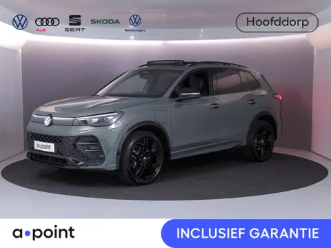 Volkswagen Tiguan 1.5 eHybrid R-Line Edition 272 pk Automaat (DSG) | Verlengde garantie | Navigatie 
