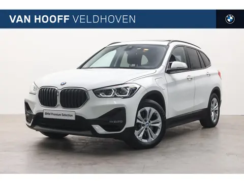 BMW X1 xDrive25e Automaat / Panoramadak / Trekhaak / Achteruitrijcamera / LED / Airconditioning / Cr