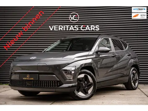 Hyundai Kona EV Fashion 65,4 KWH|BTW|Drive Mode|360°|BVM|HBA|Keyless|Trekhaak|Carplay e.o.