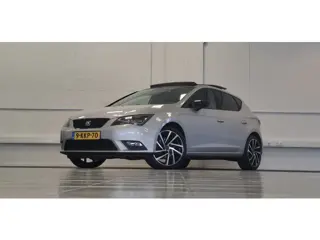 Seat Leon 1.2 TSI Style Automaat Schuif/kanteldak 18"LM Velgen Navi Mooi!