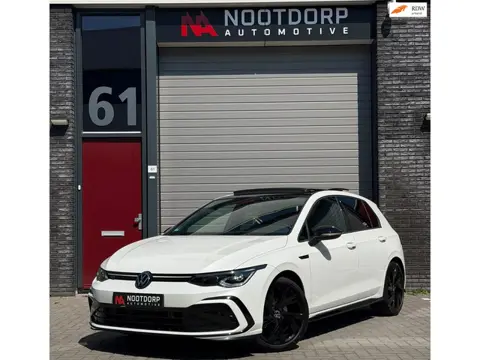 Volkswagen Golf 1.5 eTSI 3X R-Line/PANO/IQLIGHT/H&K