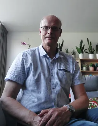 Zoek een lieve vriendelijke en begripvolle vrouw voor een verkleedpartij.