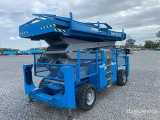 Genie GS-3384 4x4 Diesel Scissor Lift (bj 2013)