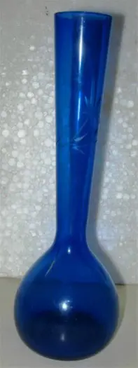 Elegant blauw glazen vaasje/graveerwerk,18.5 cm hoog,jr 60