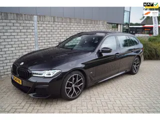 BMW 5-serie Touring 520i Business Edition Plus M Sport Autom Panod Leder Navi Camera Clima Head-Up C