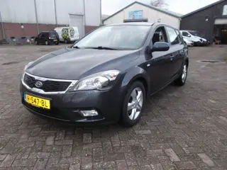 Kia Cee'd 1.4 CVVT X-pect navi achteruitrij camera stoelverw kilometers org boekje aanwezig